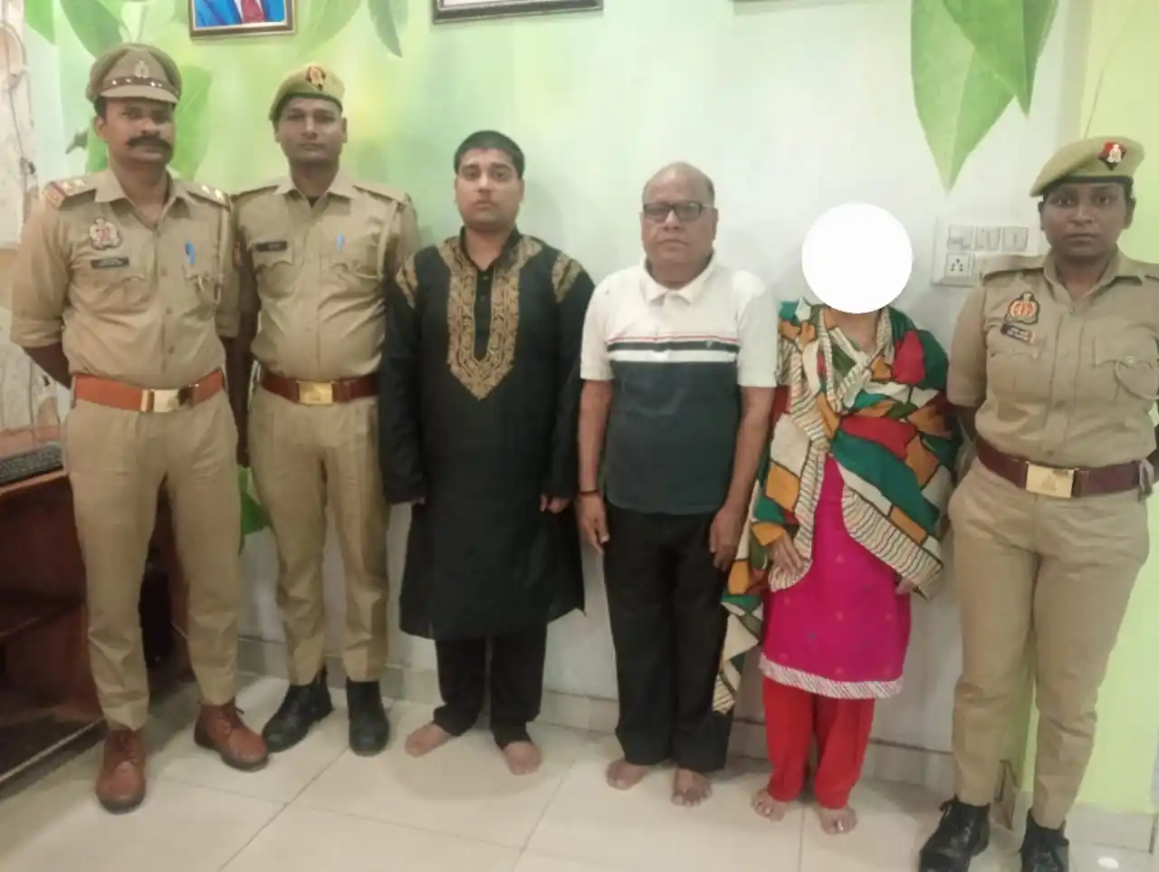 Image from Bpi News: लखनऊ: दहेज हत्या मामले में फरार 3 आरोपी गिरफ्तार ➡ पति, सास और ससुर क...
