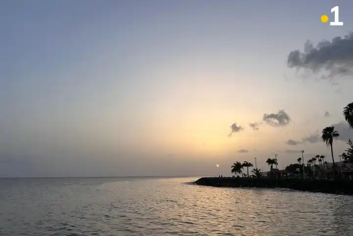Image from Martinique La 1ère: [METEO] ☁️  Brume de sable : Fin de la procédure d'alerte sur persista...