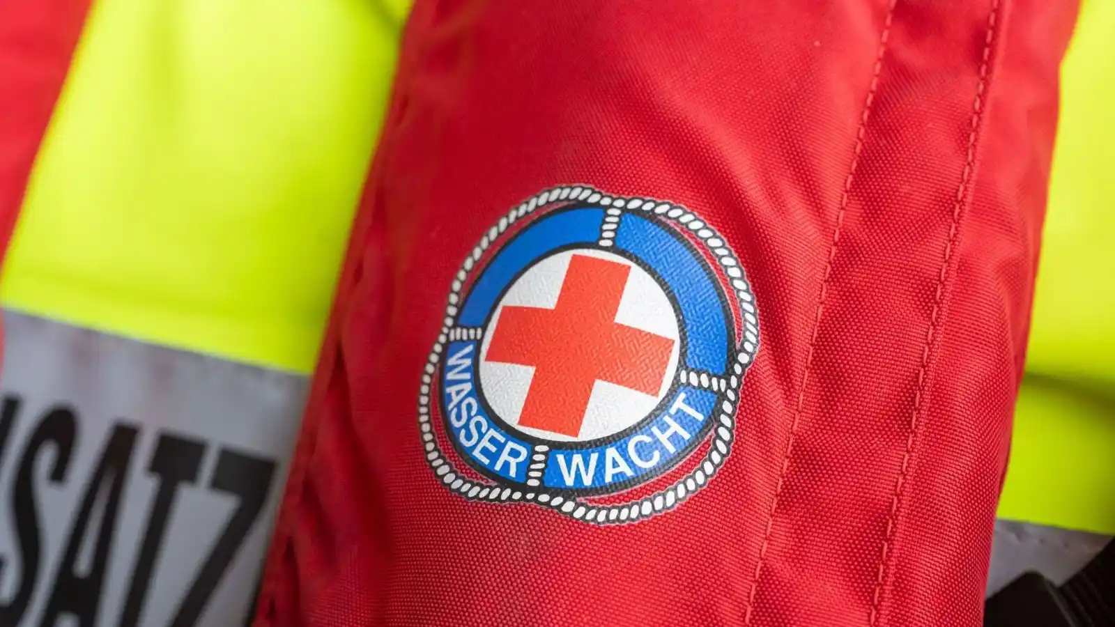 Image from rosenheim24: 🚨 *Person in Inn vermutet*: Größerer Einsatz der Rettungskräfte im Be...