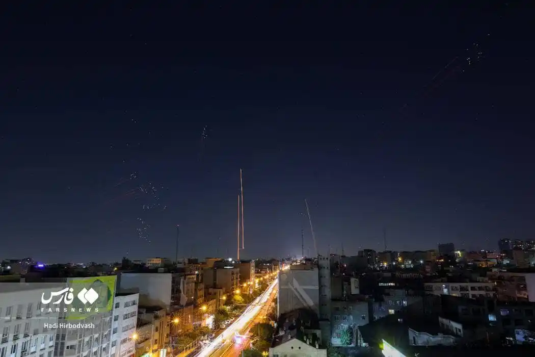 Image from رسانه خابران: 📷 سپاه آسمان امشب تهران را نورباران کرد *اخبار را به صورت تجمعی و لح...