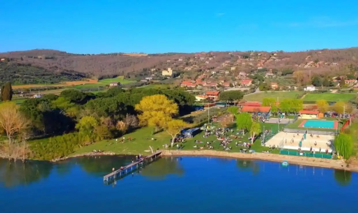 Image from Bikershotel.it - Motoraduni.it - Autoraduni.it - Motoitinerari.it - Bikersfood.it: *VILLAGGIO ALBERGO LE TRE ISOLE, San Feliciano sul Trasimeno (PG)* _Pr...