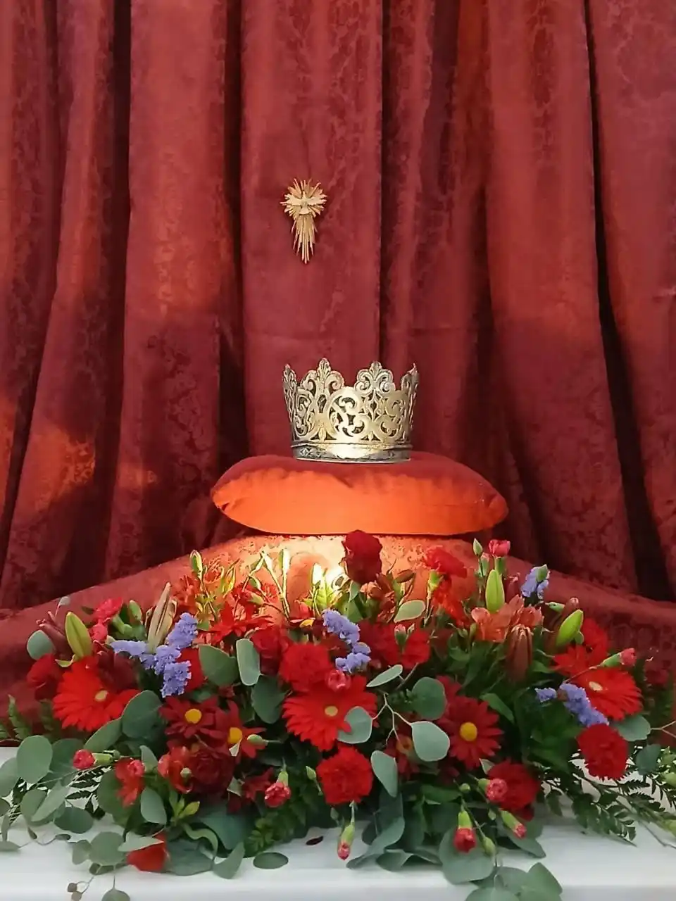 Image from Æternus ☩: Ao longo deste mês de junho, e sobretudo no dia dedicado ao Sagrado Co...
