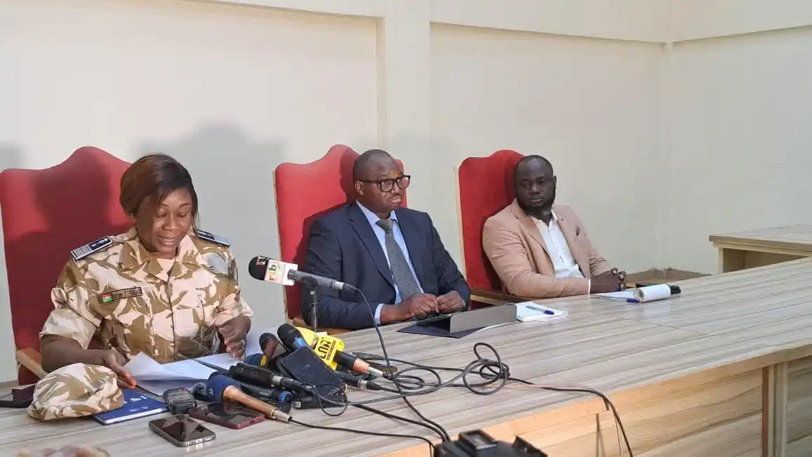 Image from Burkina24: 🔴 Arnaque QNET : 22 Burkinabè rapatriés du Ghana, 9 personnes sous ma...