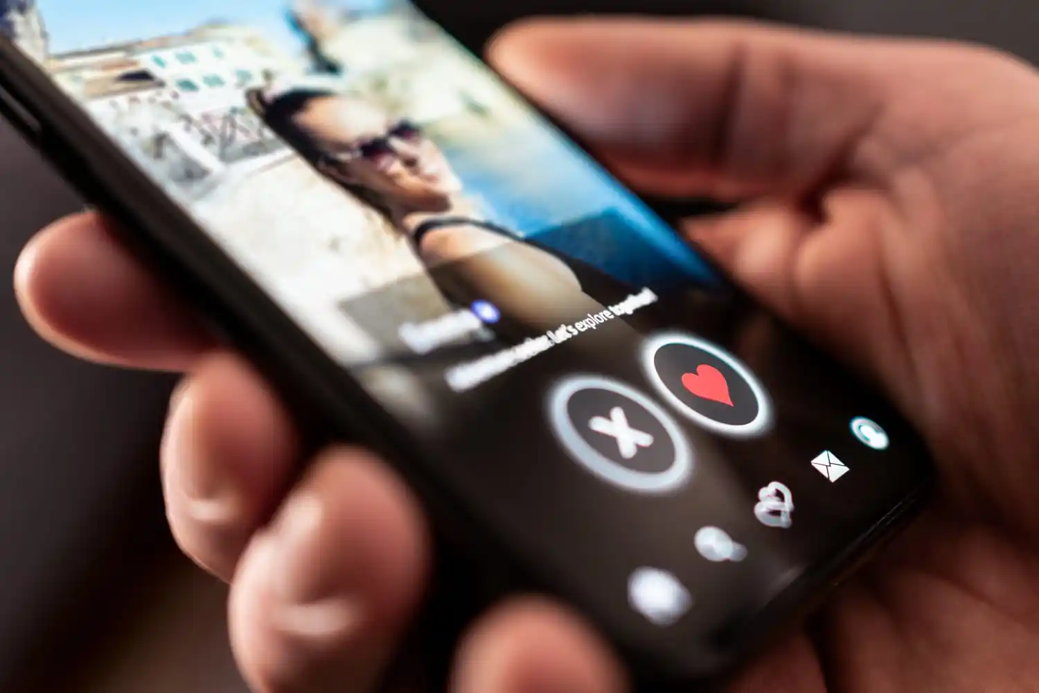 Image from Polizei NRW Heinsberg: Beim Sexting schicken sich Menschen gegenseitig erotische Fotos oder V...