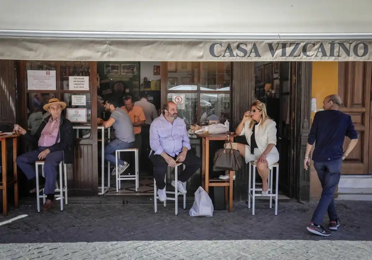 Image from ABC de Sevilla: 🍺📉 *Cae por primera vez la venta de cerveza en Andalucía desde la pa...