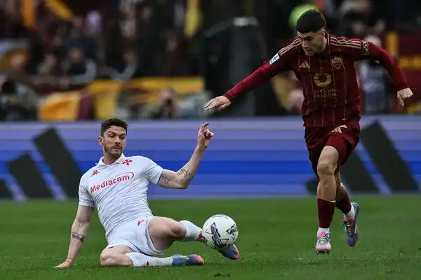 Image from Laroma24.it: 🧐 *Calciomercato Roma: spunta l'idea Gosens* 🚄 ➡️ tinyurl.com/2sbj7...