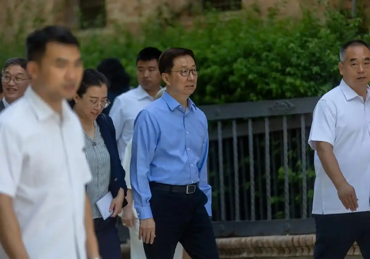 Image from ABC de Sevilla: 🇨🇳 *El vicepresidente de China visita los monumentos de Sevilla* Ha...