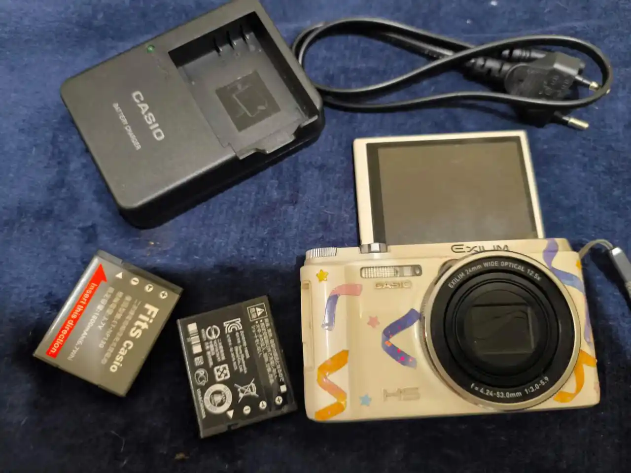 Image from kuiefes digicam 🐝: *jastip* tipe kamera : Casio Flip Ex Zr1500 minus : Cuma ada tulisan l...