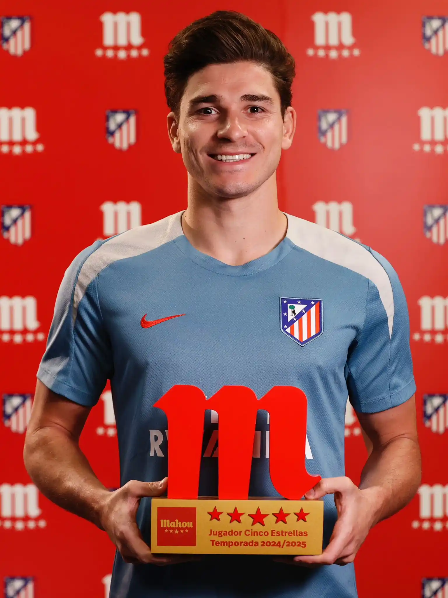 Image from Atlético de Madrid: 🏆 ¡Julián Alvarez es nuestro <a class="text-blue-500 hover:underline ...