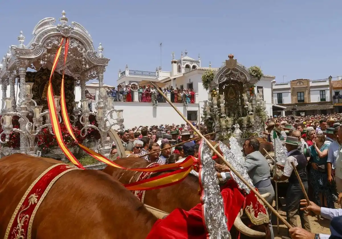 Image from ABC de Sevilla: ⛪ *Las imágenes de las presentaciones y el ambiente del sábado del Roc...