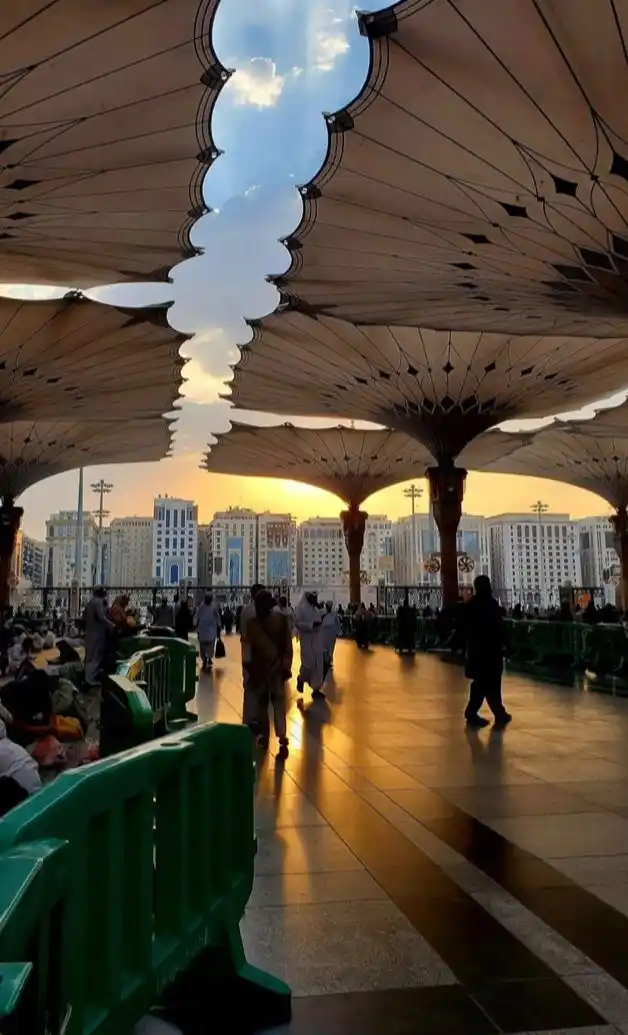 Image from (((هنا المدينة))) حيث الراحة والسكينة (( وظائف)): *لحظة الغروب في المدينة المنورة يوم الجمعة* *ارفع يديك في هذه الساعة...