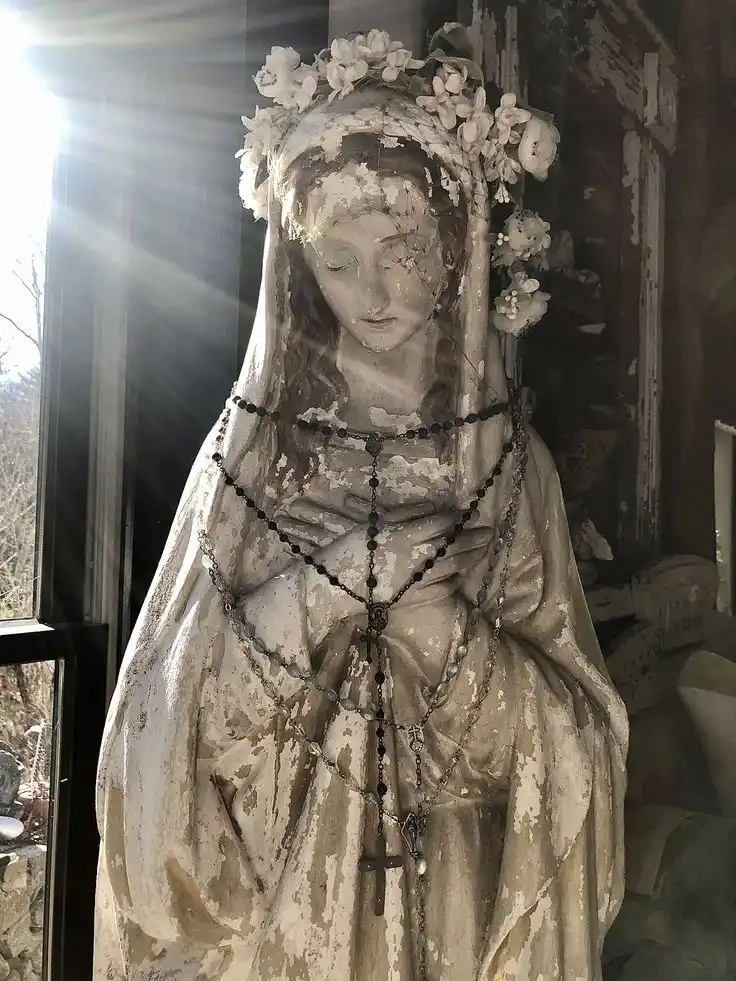 Image from Æternus ☩: *O PENSAMENTO DA IGREJA SOBRE OS TRAJES FEMININOS* > Robert T. Hart, A...