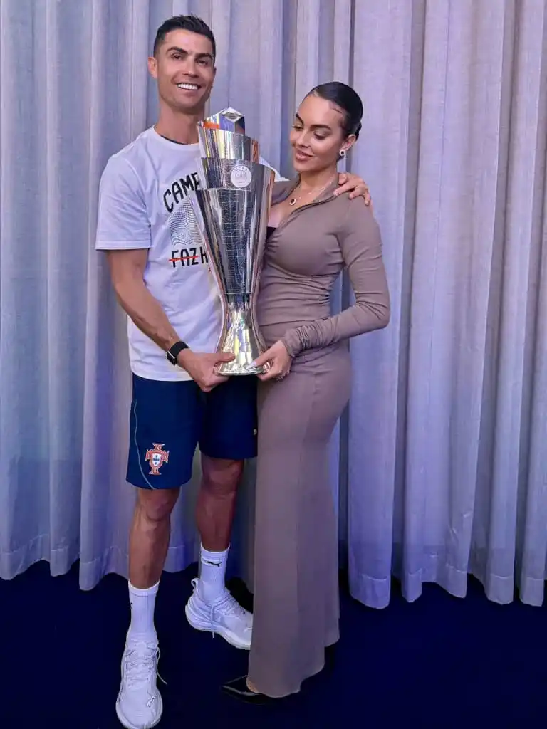 Image from GodKiD MEDIA: Ronaldo is winning on and off the pitch🐐 🔵‼️🔵‼️🔵‼️🔵‼️ Follow GodK...