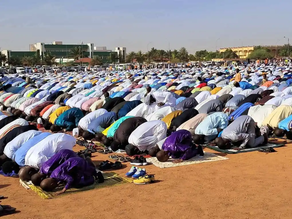 Image from Burkina24: 🔴 Tabaski 2025 : Horaires des prières au niveau des grands espaces à ...