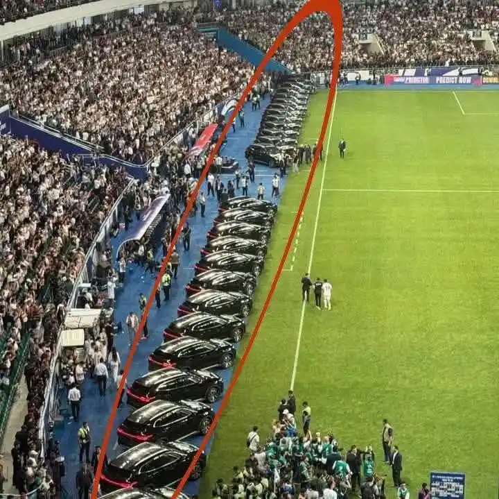 Image from LLV LE MAG: 🚘 Tous les joueurs de l'équipe nationale d'Ouzbékistan ont reçu une v...