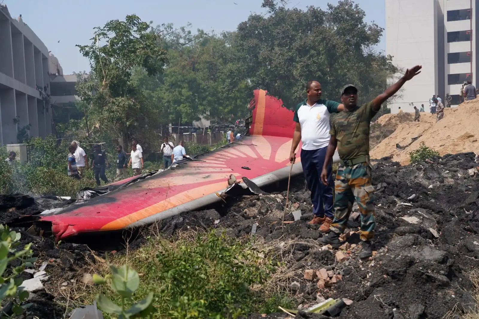 Image from Tgcom24: *Aereo precipitato in India, il selfie sorridente di una famiglia poco...