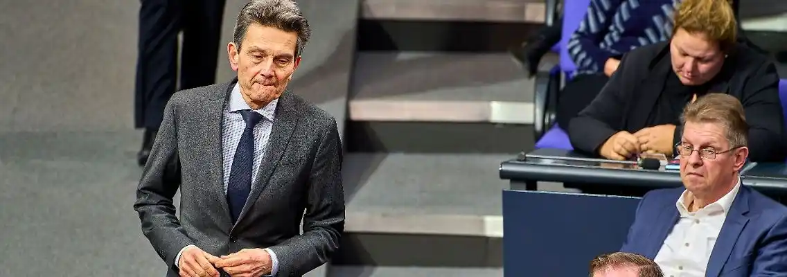 Image from ntv: Angst vor der Aufrüstungsspirale *Wir müssen diskutieren - aber nicht ...