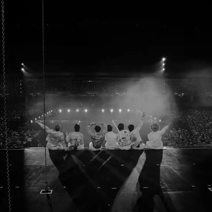 Image from ⟭⟬ 𝗠𝗢𝗩𝗜𝗡𝗚 𝗢𝗡 𝗕𝗧𝗦⁷ D-7: *BTS no Spotify* 📈 🔥 O grupo obteve ontem um aumento de *+4.451.039...