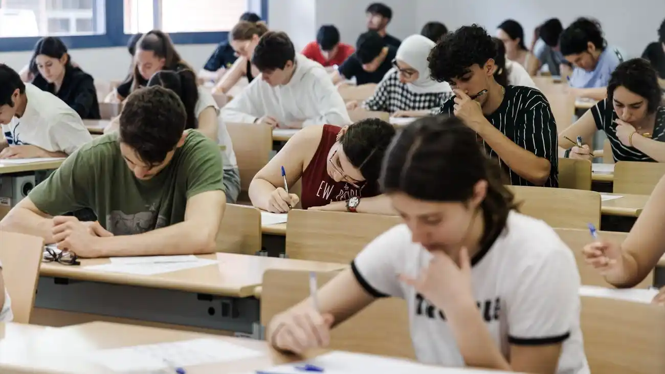 Image from TeleMadrid: ✔️ *El 95,5% de los alumnos madrileños han aprobado la PAU, un punto m...