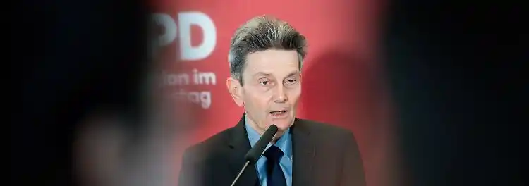 Image from ntv: "Entspannung der Beziehungen" *"Manifest": SPD-Politiker fordern Kehrt...