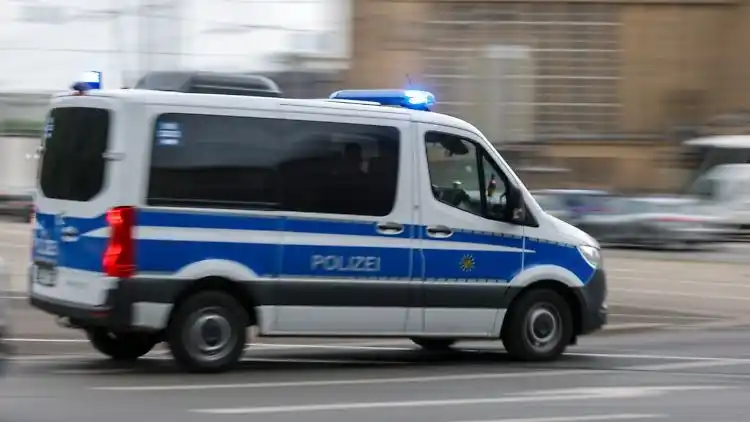 Image from ntv: Festnahme an Bushaltestelle *Teenager soll 55-Jährige in der Pfalz get...