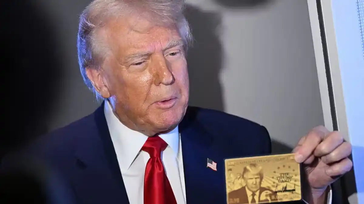 Image from Tgcom24: *"Gold card" di Trump, cos'è e come si ottiene: aperte le prenotazioni...