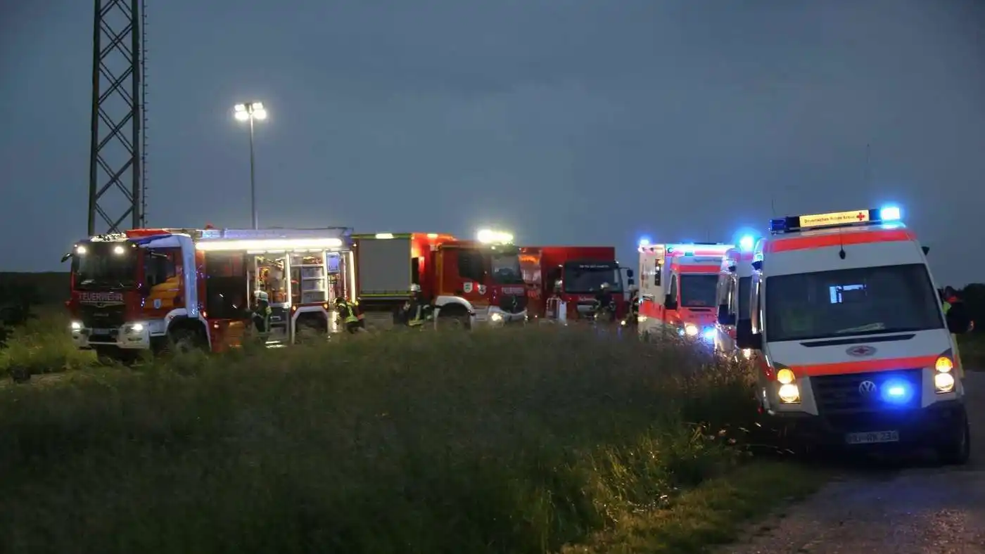 Image from innsalzach24: 🚨 *Großeinsatz auf Bauernhof bei Rattenkirchen*: Feuer in Autowerksta...