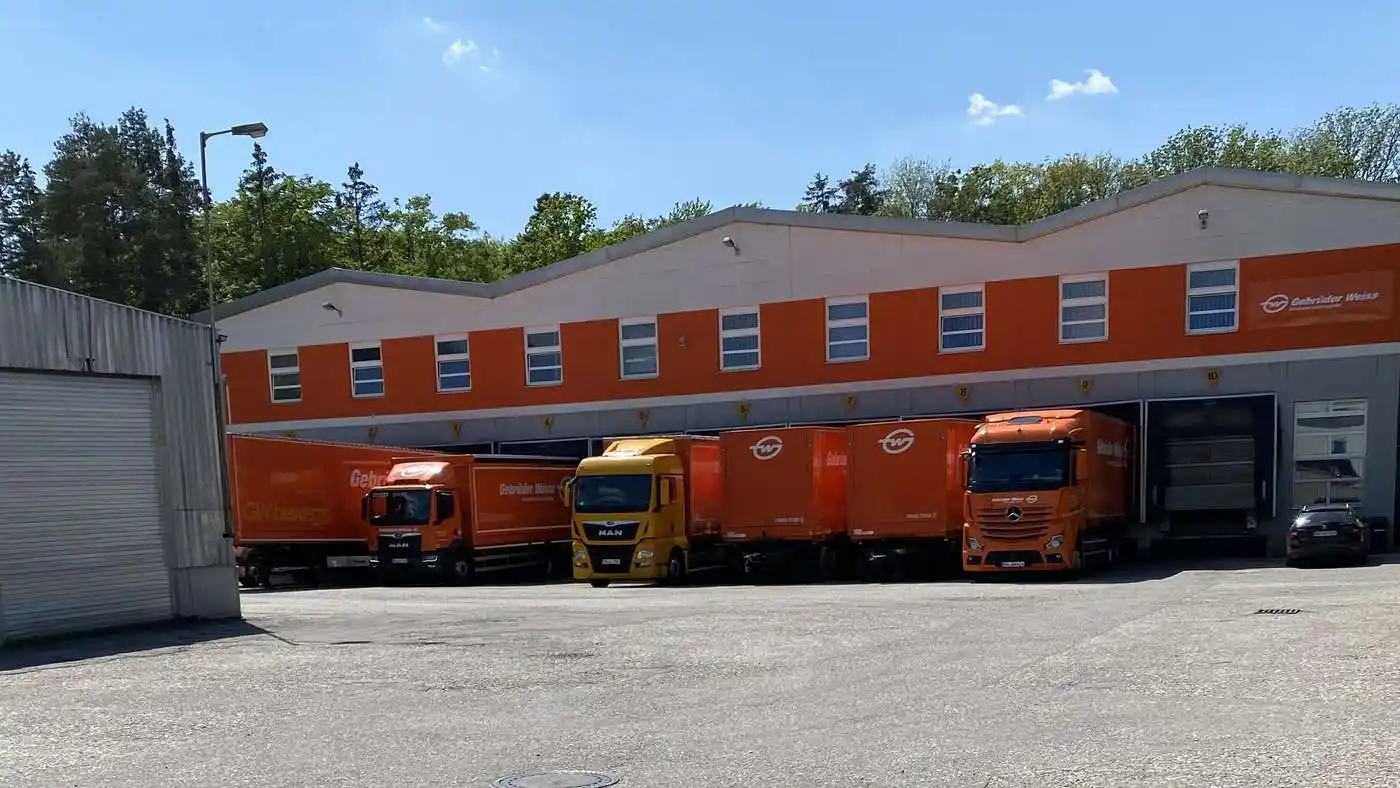 Image from innsalzach24: (+) „Geackert wie die Doofen“: *Logistik-Standort Gebrüder Weiss in Wa...