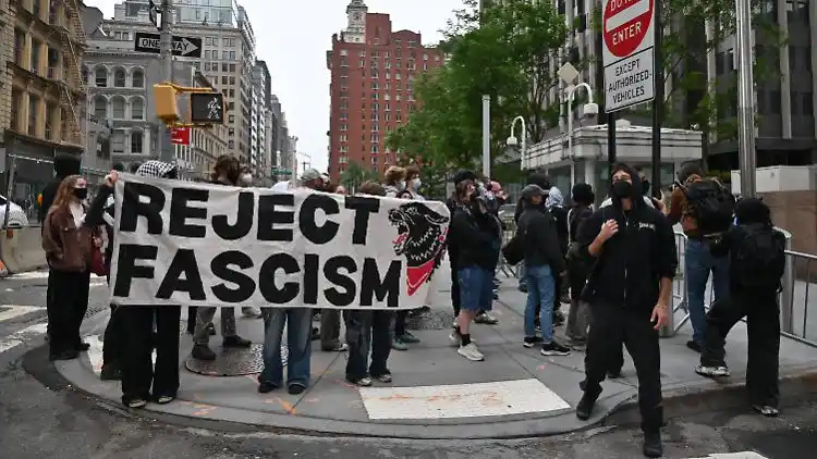 Image from ntv: San Francisco, New York, Atlanta *Protest gegen Trump entflammt in meh...