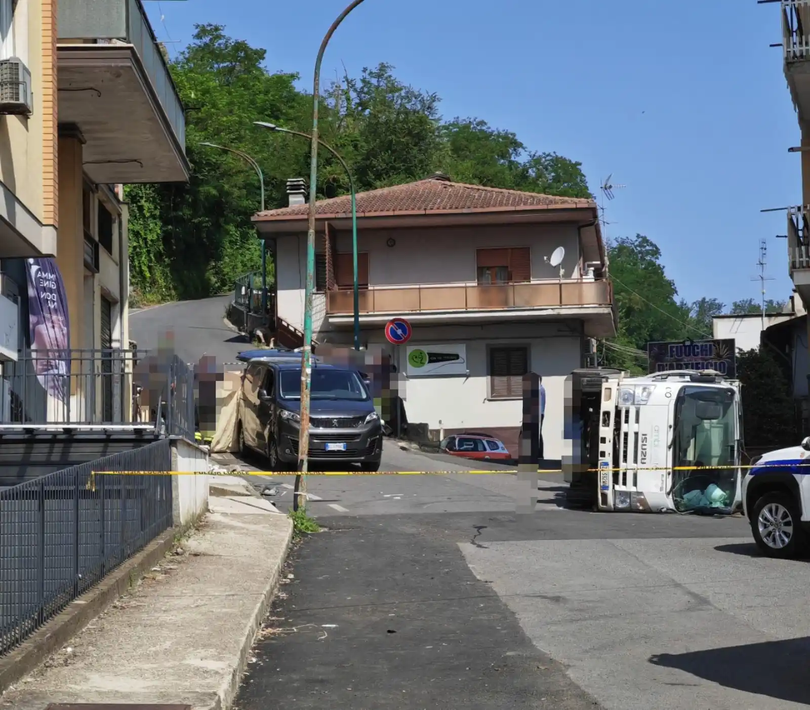 Image from RomaToday: Tragedia sul lavoro, operatore ecologico muore schiacciato dal mezzo ...