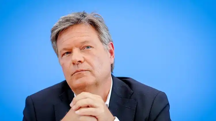 Image from ntv: Wagenknecht zeigt Ex-Minister an *Staatsanwaltschaft ermittelt gegen R...