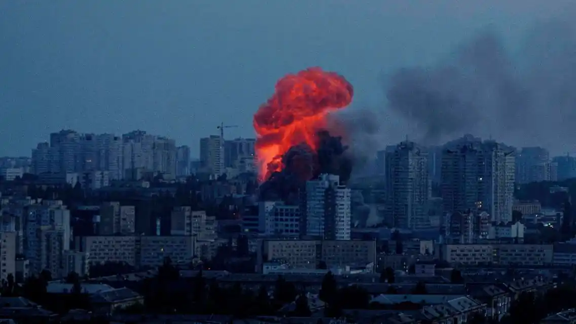 Image from ntv: Zwei Tote, mehrere Verletzte *Ukraine meldet massive Luftangriffe auf ...