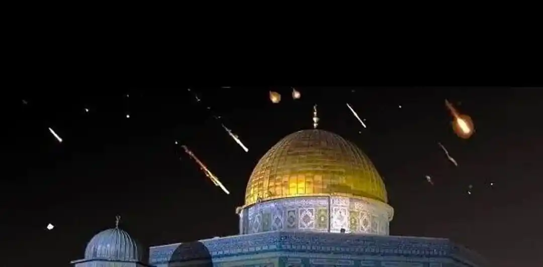 Image from تکمیلِ پاکستان (عزم استحکام): *اللّٰہ اکبر*  *ایرانی مزائل مسجد اقصٰی کے اوپر سے ہوتے ہوئے قابض اسرا...