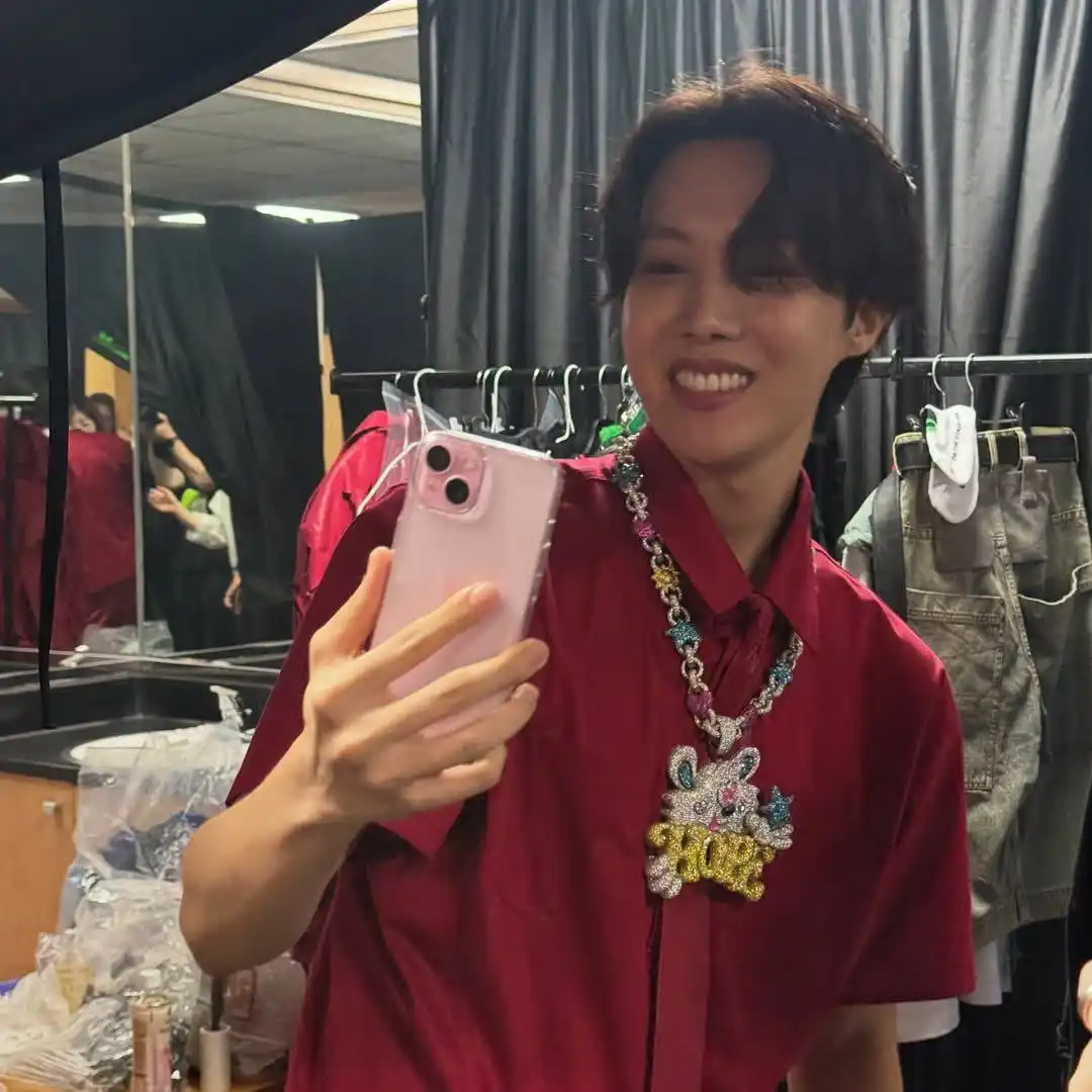 Image from DAILY BTS INFO⁷: ° 🎥 Alex Moss on Instagram Post ✨ 👤: HOPE WORLD @/ uarmyhope. Desi...