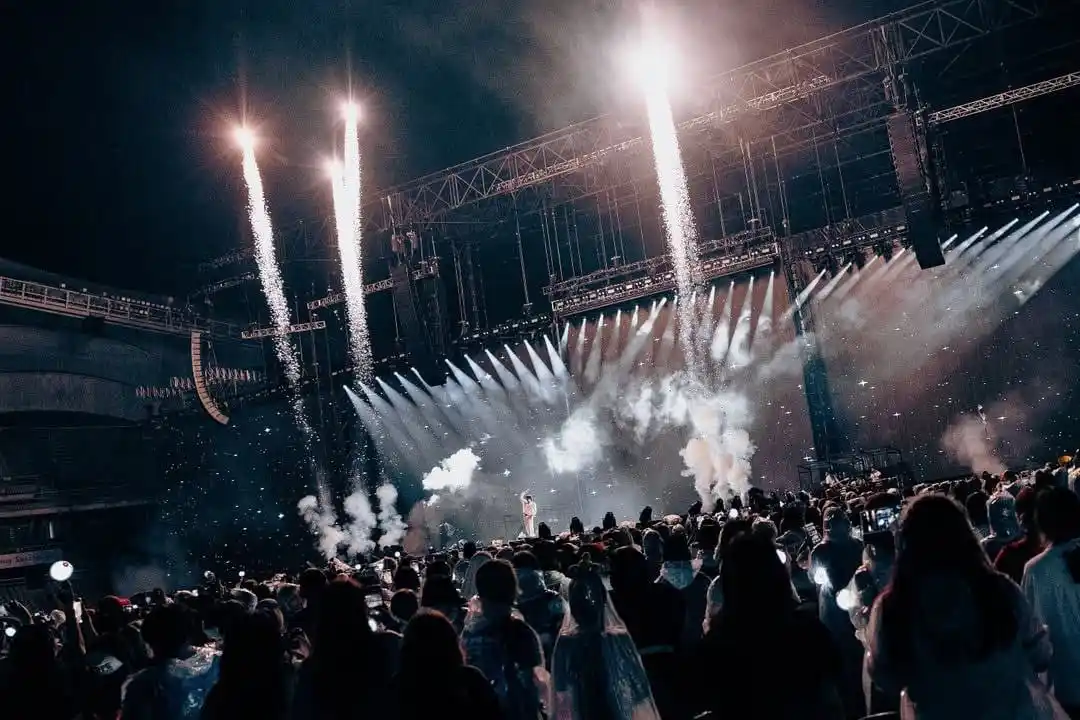 Image from DAILY BTS INFO⁷: ° 📸 Uarmyhope on Instagram Post Update (2/2) ✨ 🐿️: j-hope tour. HO...