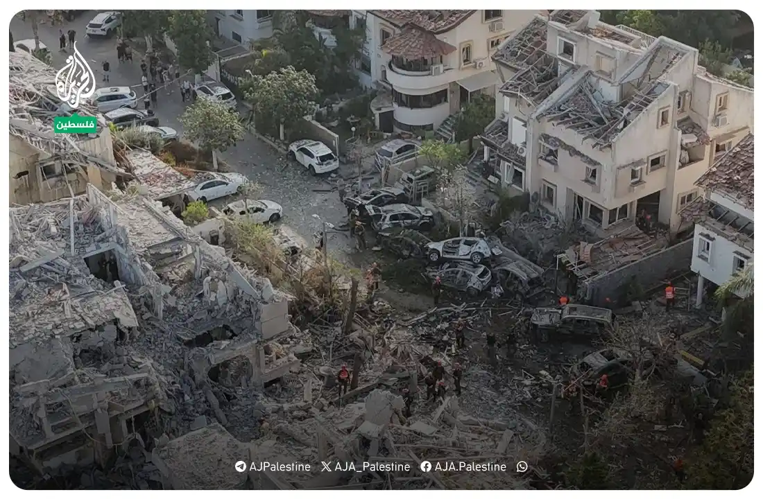 Image from الجزيرة فلسطين: دمار واسع خلفه القصف الصاروخي الإيراني في مدينة ريشون لتسيون جنوب تل أ...