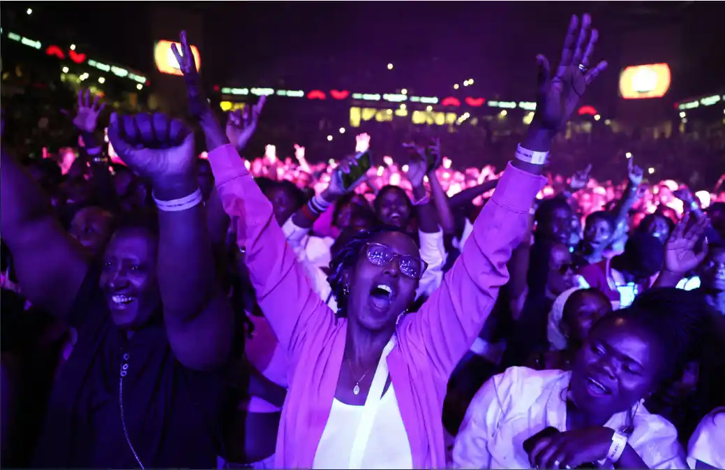 Image from Le Monde Afrique : DOSSIER | *En Afrique, le besoin criant de salles de spectacle* Les ...