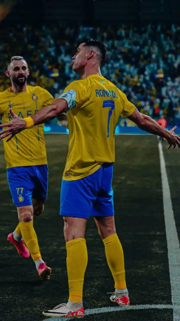 Image from Cristiano Realm: 🚨 If you had to choose another players celebration to replicate for ...