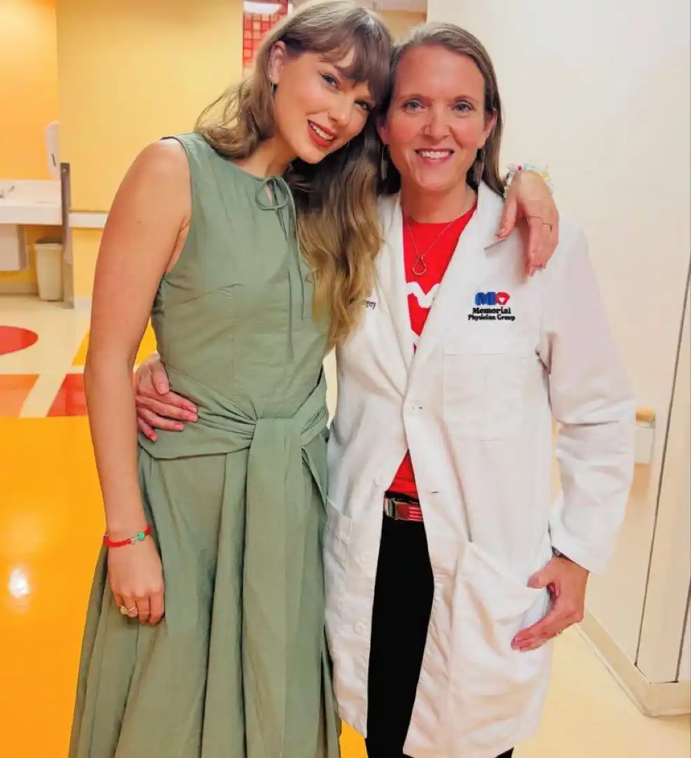 Image from 𖥻 [Taylor Swift World info 𝟏𝟑 ]: La Dra. Jill S. Whitehouse sobre la visita de Taylor Swift al hospital...