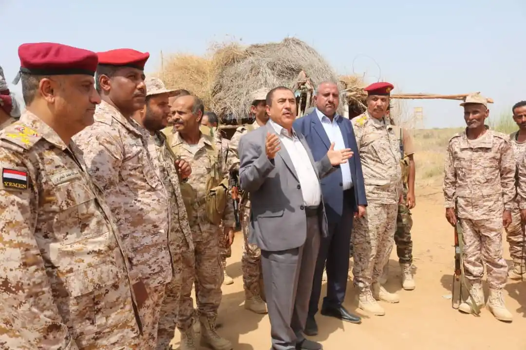 Image from حجة برس: محافظ حجة يهنئ المرابطين في جبهات المنطقة الخامسة بعيد الأضحى ويشيد بج...