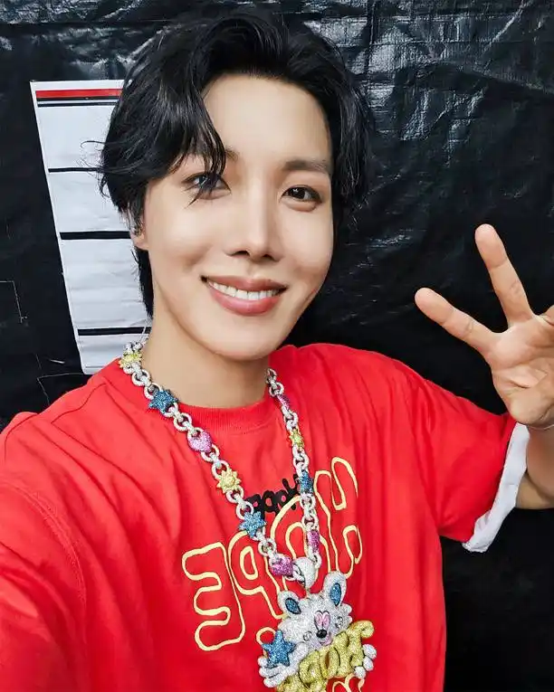 Image from BTS 🧾⟭⟬💜BANGTAN & ARMY ⟭⟬: — Post de BTS oficial en X/Twitter: [<a class="text-blue-500 hover:u...