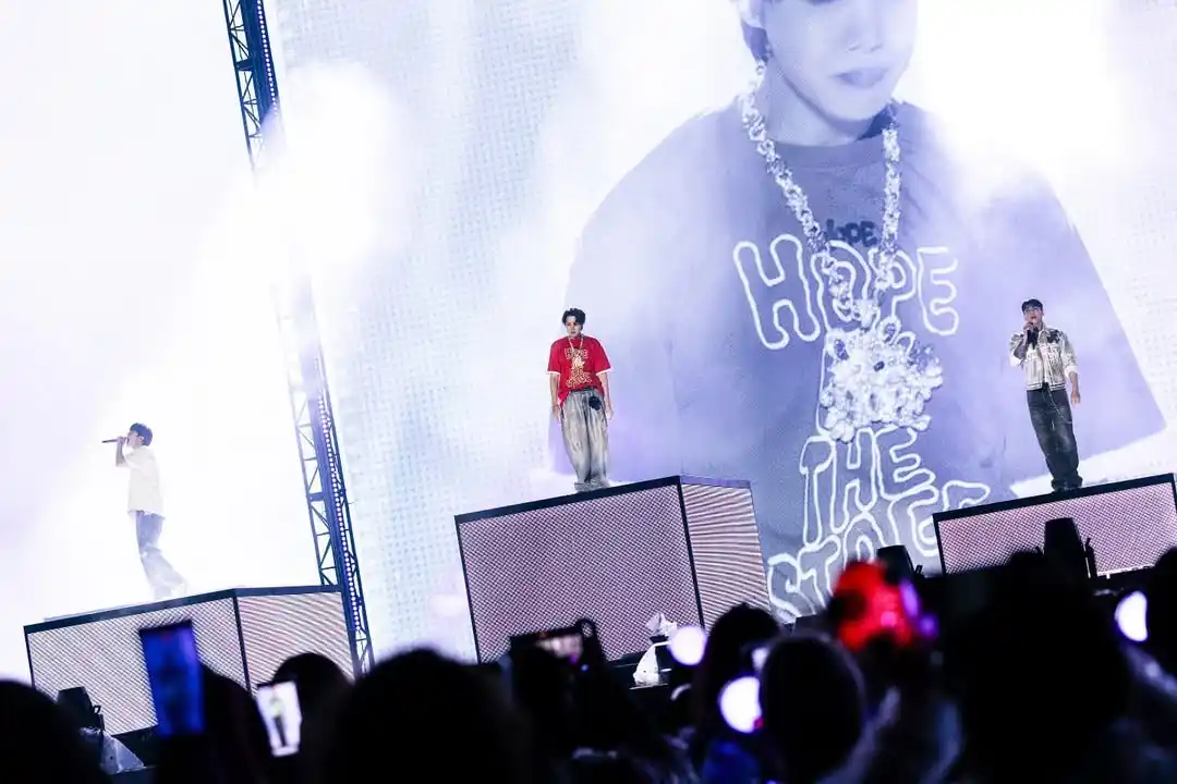 Image from BTS 🧾⟭⟬💜BANGTAN & ARMY ⟭⟬: ➵ *📸Post de Hobi en Instagram* 🐿️j-hope Tour. HOPE ON THE STAGE. F...