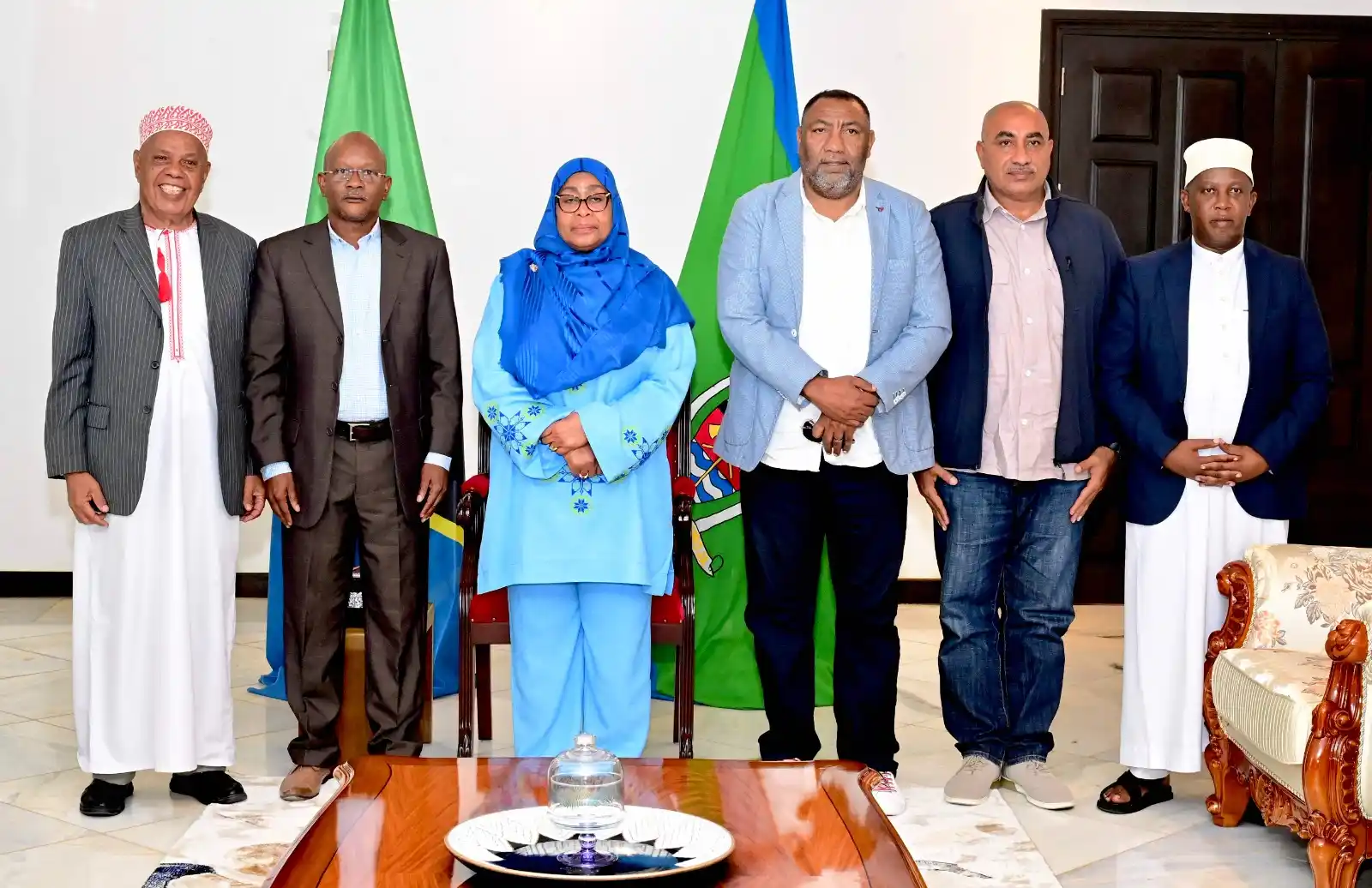 Image from Swahili Times: Rais Samia Suluhu Hassan amekutana na kufanya mazungumzo na viongozi w...