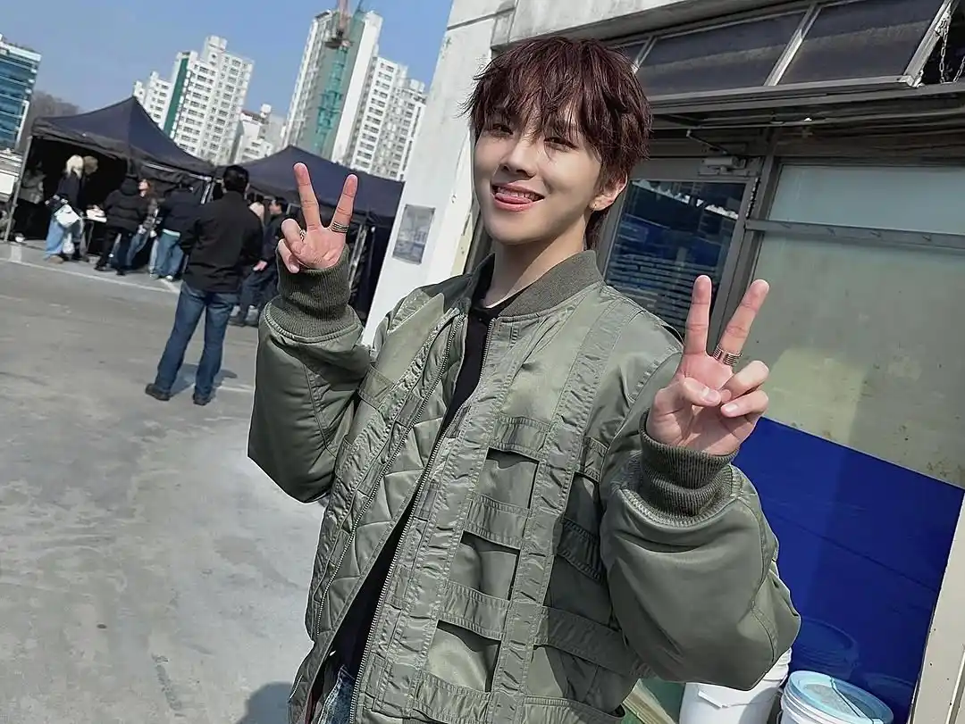 Image from 𝐁𝐎𝐘𝐍𝐄𝐗𝐓𝐃𝐎𝐎𝐑 𝐔𝐏𝐃𝐀𝐓𝐄: ╴꒰ @boynextdoor_offical INSTAGRAM UPDATE ꒱╶ memory <a class="text-b...