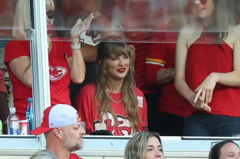 Image from 𖥻 [Taylor Swift World info 𝟏𝟑 ]: Taylor Swift planea asistir a tantos partidos de los Chiefs como sea p...