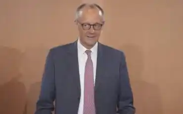 Image from Quotidiano Il Tempo: 📌 *Ucraina, Merz sfida Putin: "Aiuteremo Kiev per le armi a lungo rag...