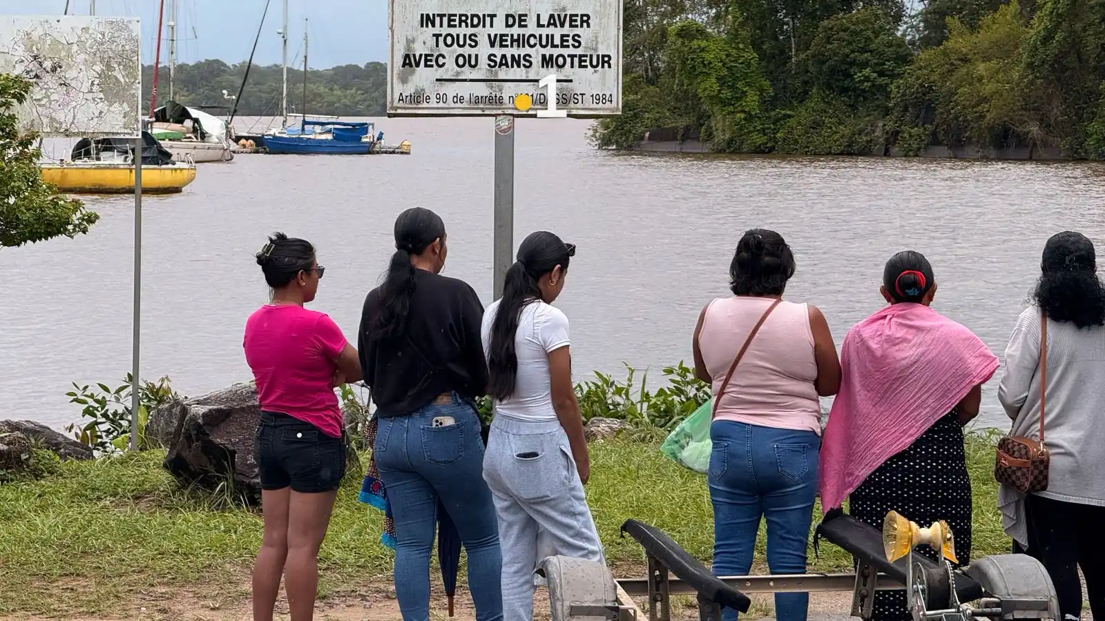 Image from Guyane La 1ère: *4 disparus toujours introuvables* sur le Maroni après le naufrage d’u...
