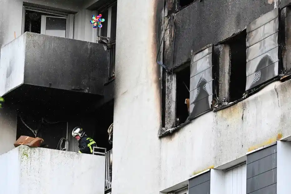 Image from Guyane La 1ère: 🔴ÀReims, un incendie a fait quatre morts dans un immeuble HLM dans la...
