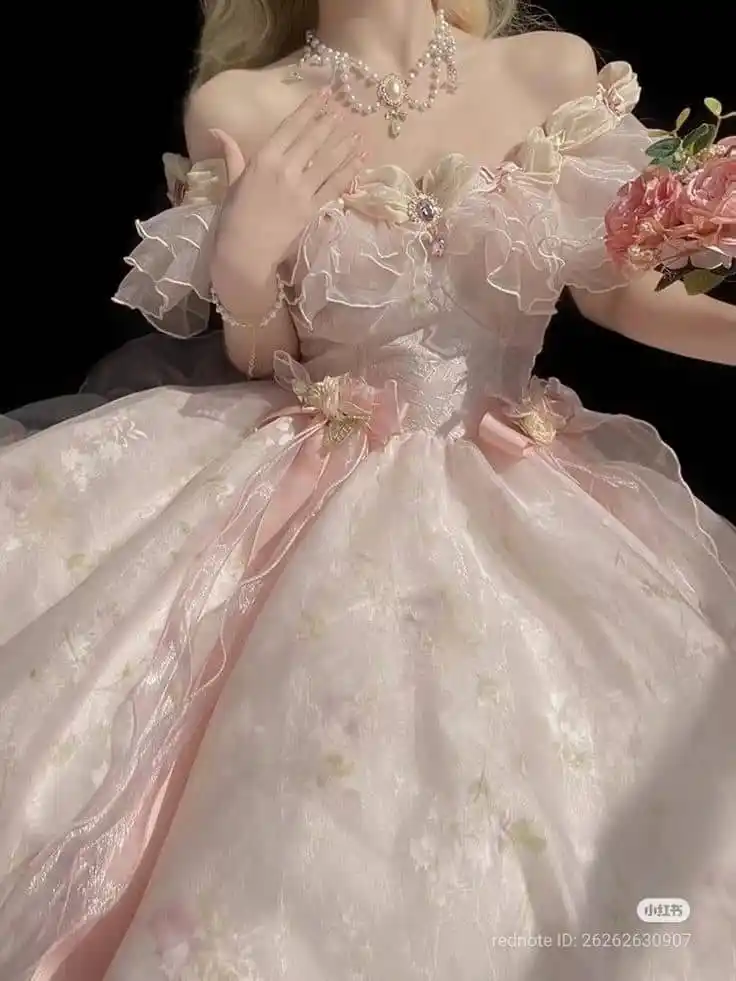 Image from ❤‍🔥♥ لا تغادر قريبًا مفاجأة وسعادة ❤‍🔥♥: `بتحبي الفساتين الكوريه !!`  - *اي💖.* - *لا🤎.* <a class="text-blue-5...