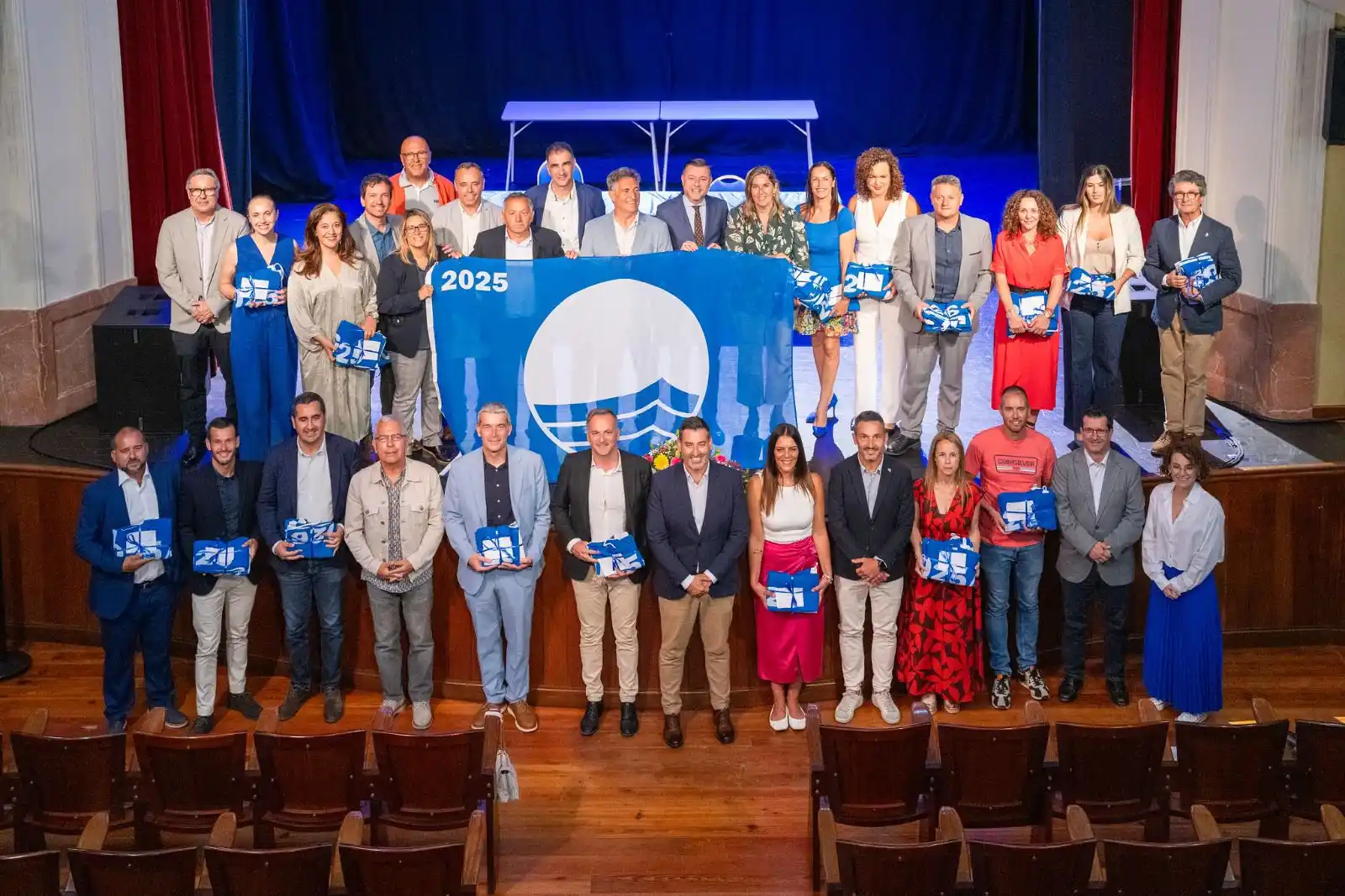 Image from Ayuntamiento de Gáldar: 🏖️🏅Gáldar fue este martes sede de las Banderas Azules 2025 de Canari...
